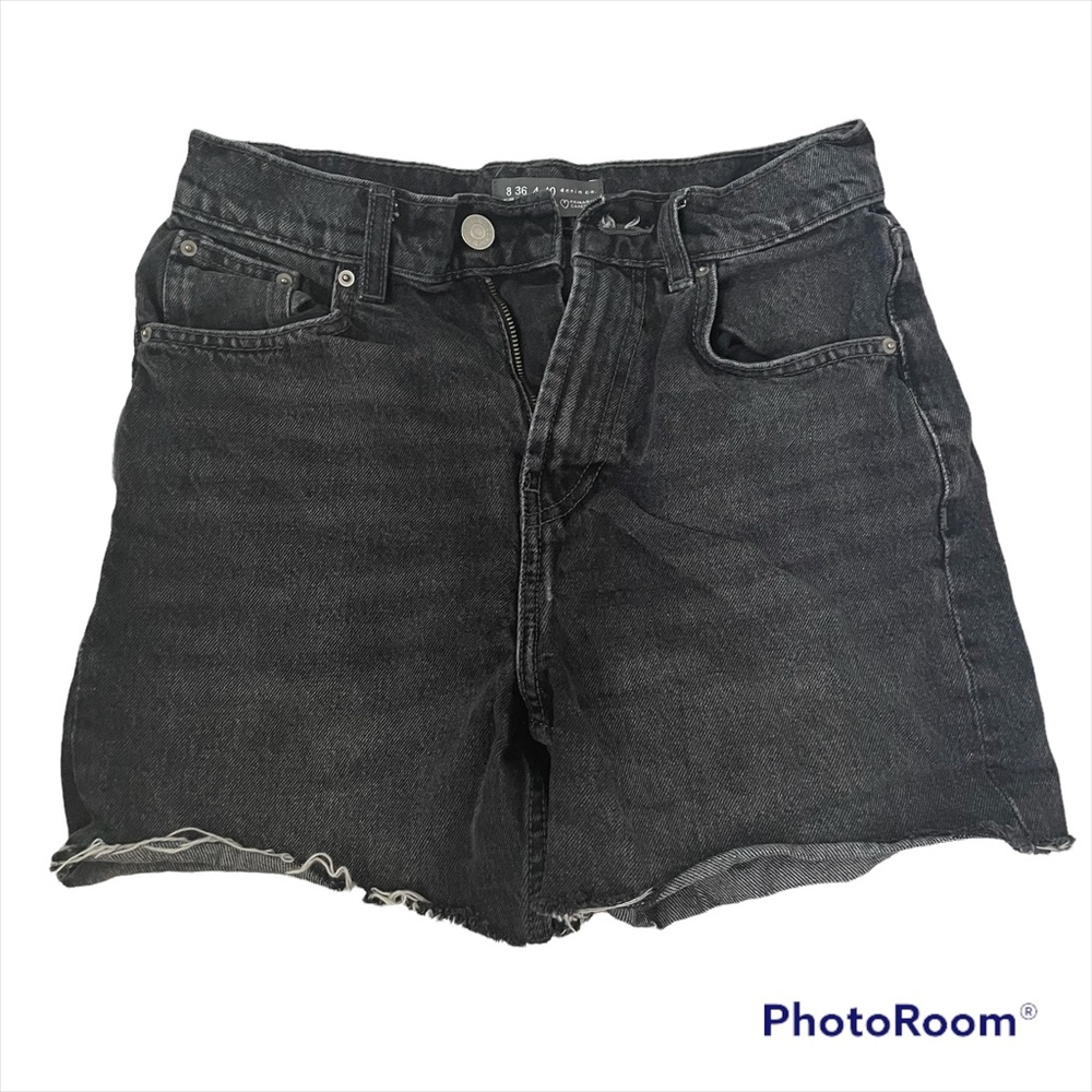 •Size 4 Black distressed high rise shorts denim shorts•